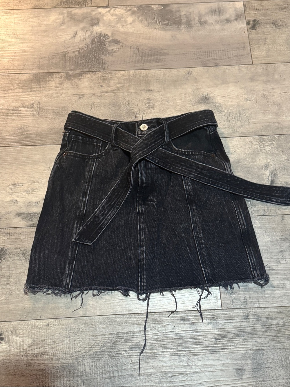 Abercrombie & Fitch Black Denim Mini Skirt With Belt & Frayed Bottom, Size 00